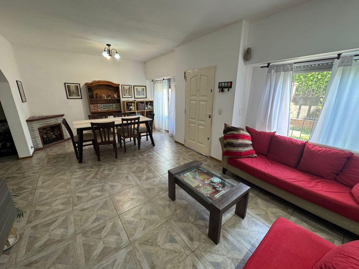 Foto de VENTA CASA 5 AMB CON QUINCHO COCHERA - HURLINGHAM, imagen 3