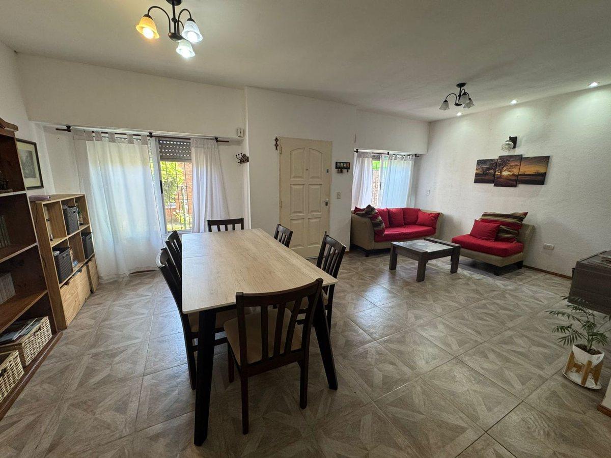 Foto de VENTA CASA 5 AMB CON QUINCHO COCHERA - HURLINGHAM, imagen 4