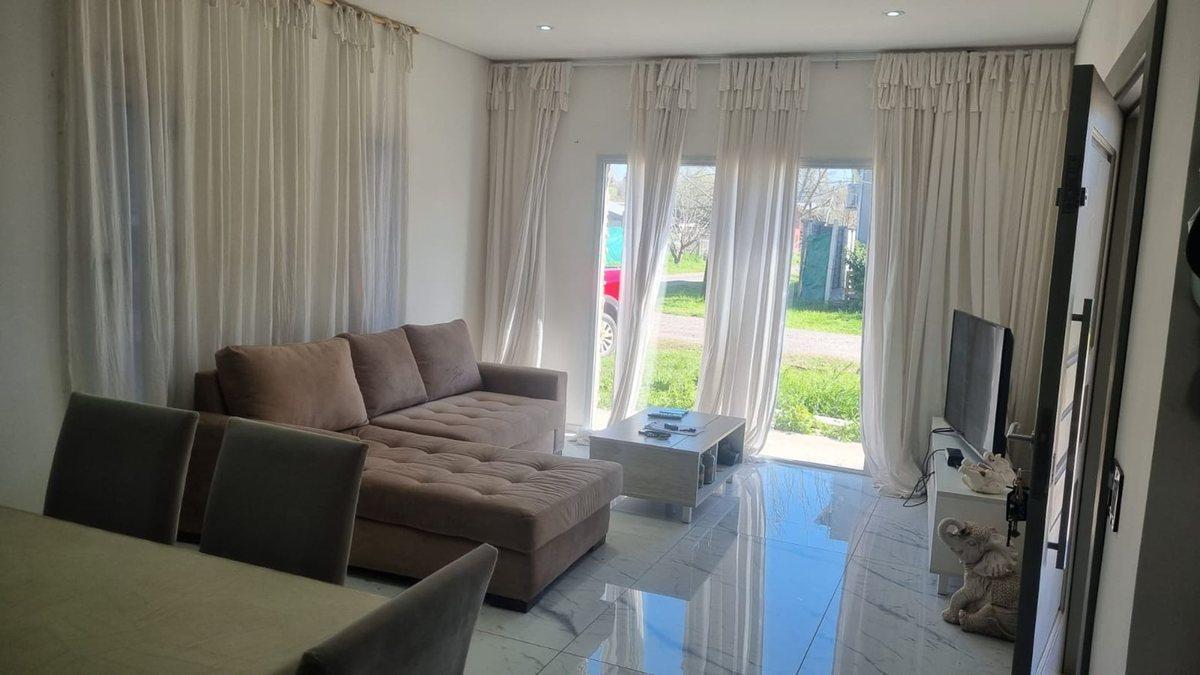 Foto de VENTA CASA 4 AMB Y LOTE LOMA LINDA, imagen 1