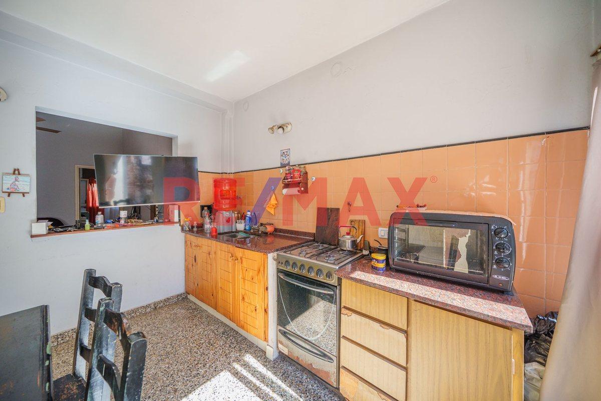 Foto de VENTA CASA CON DOS VIVIENDAS EN LOTE PROPIO, imagen 2