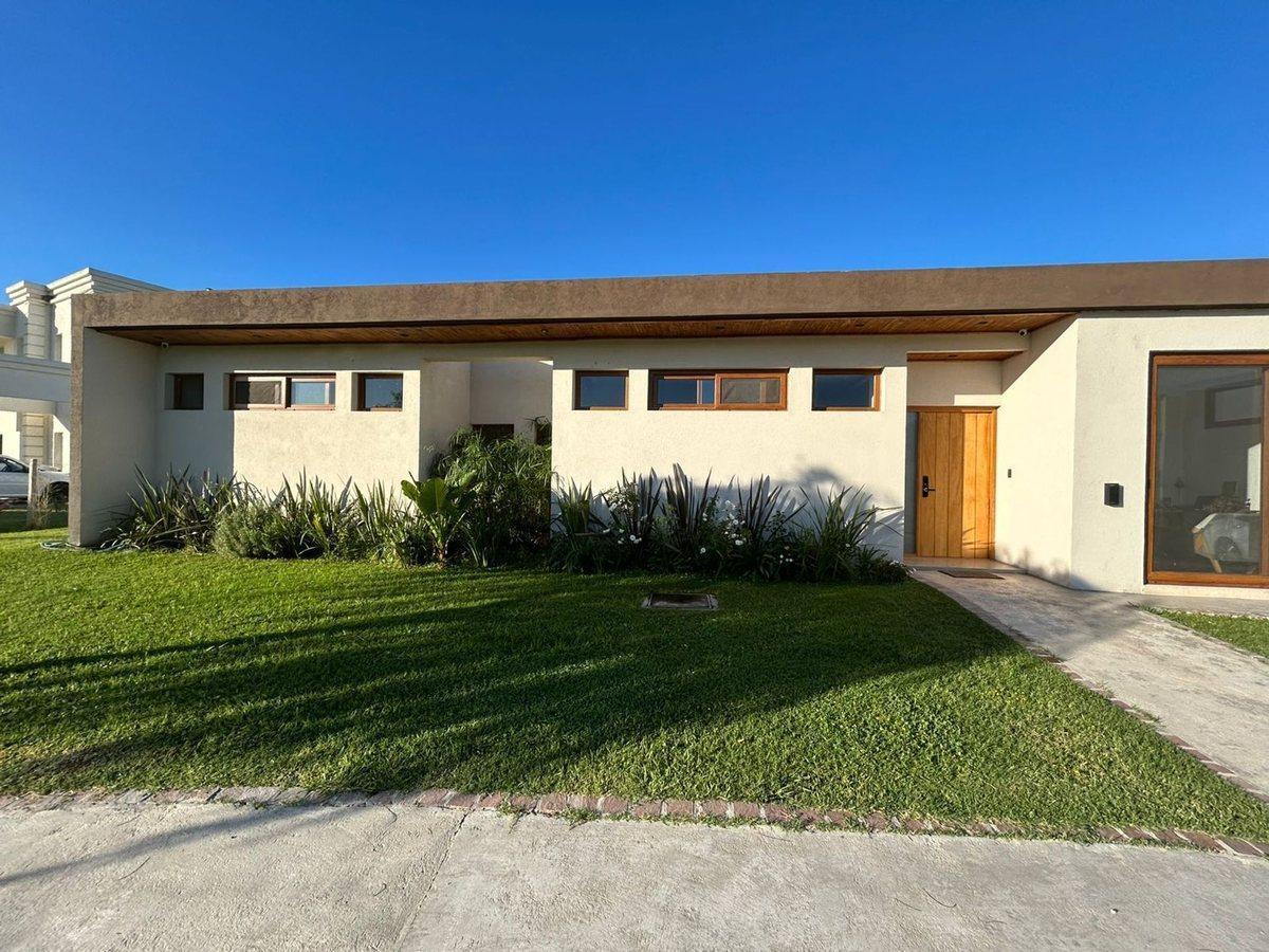 Foto de Venta Casa 4 ambientes San Sebastian Area 6, imagen 3