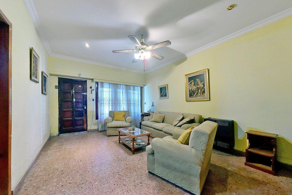 Foto de VENTA CASA 4 AMB HURLINGHAM COCHERA QUINCH PARRILL, imagen 3