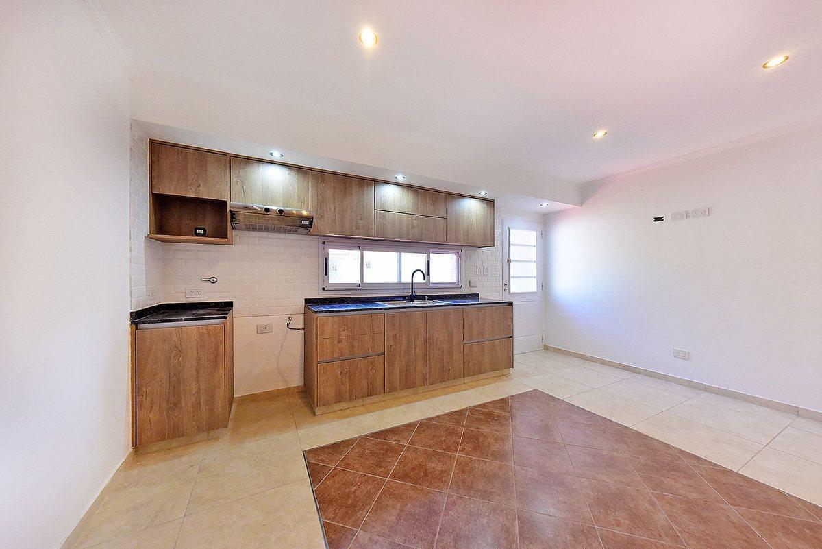 Foto de VENTA CASA 3 AMB HURLINGHAM A ESTRENAR TIPO DUPLEX, imagen 2
