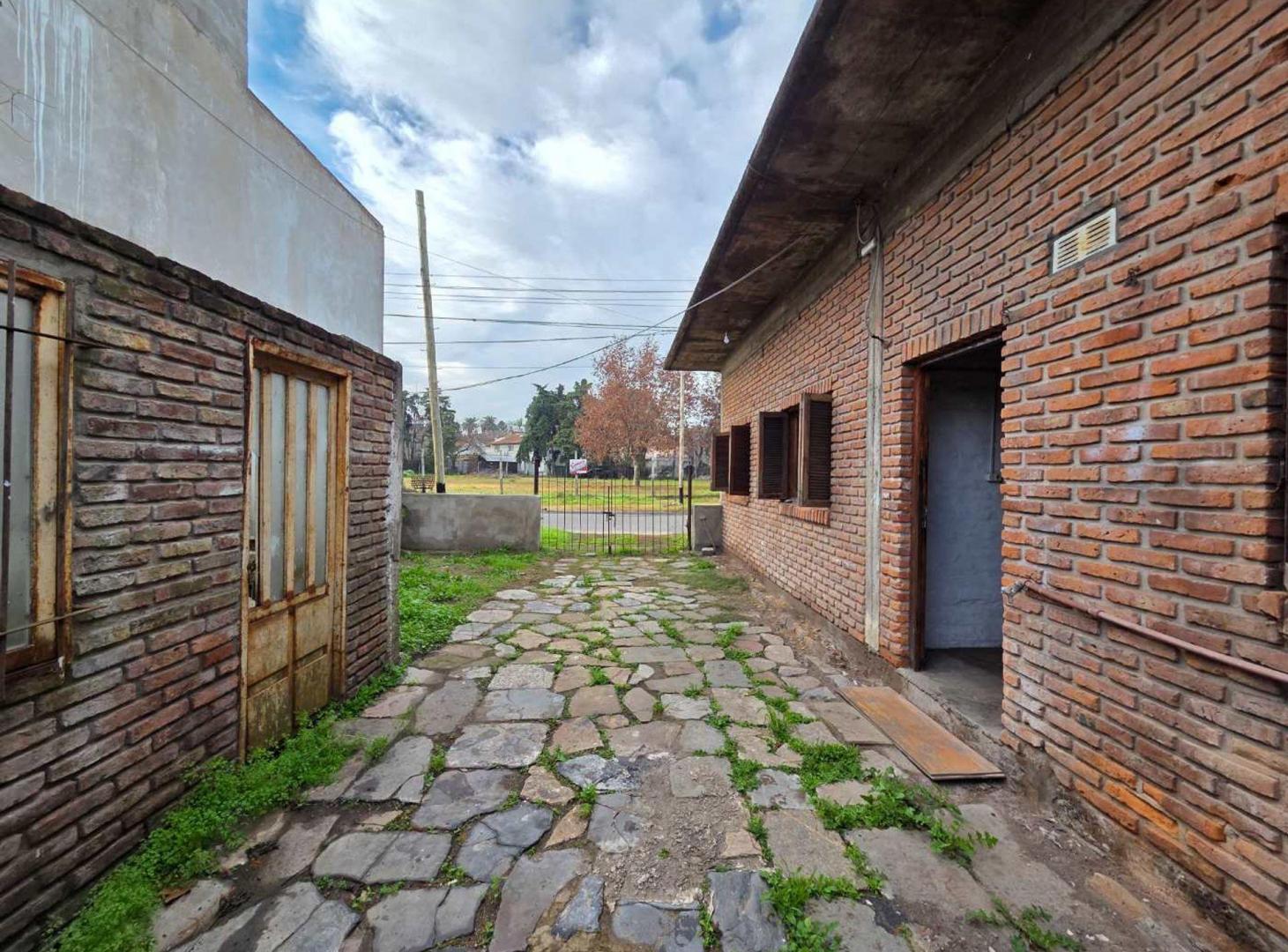 Foto de VENTA CASA 4 DORMITORIOS VILLA TESEI APTO CREDITO, imagen 1