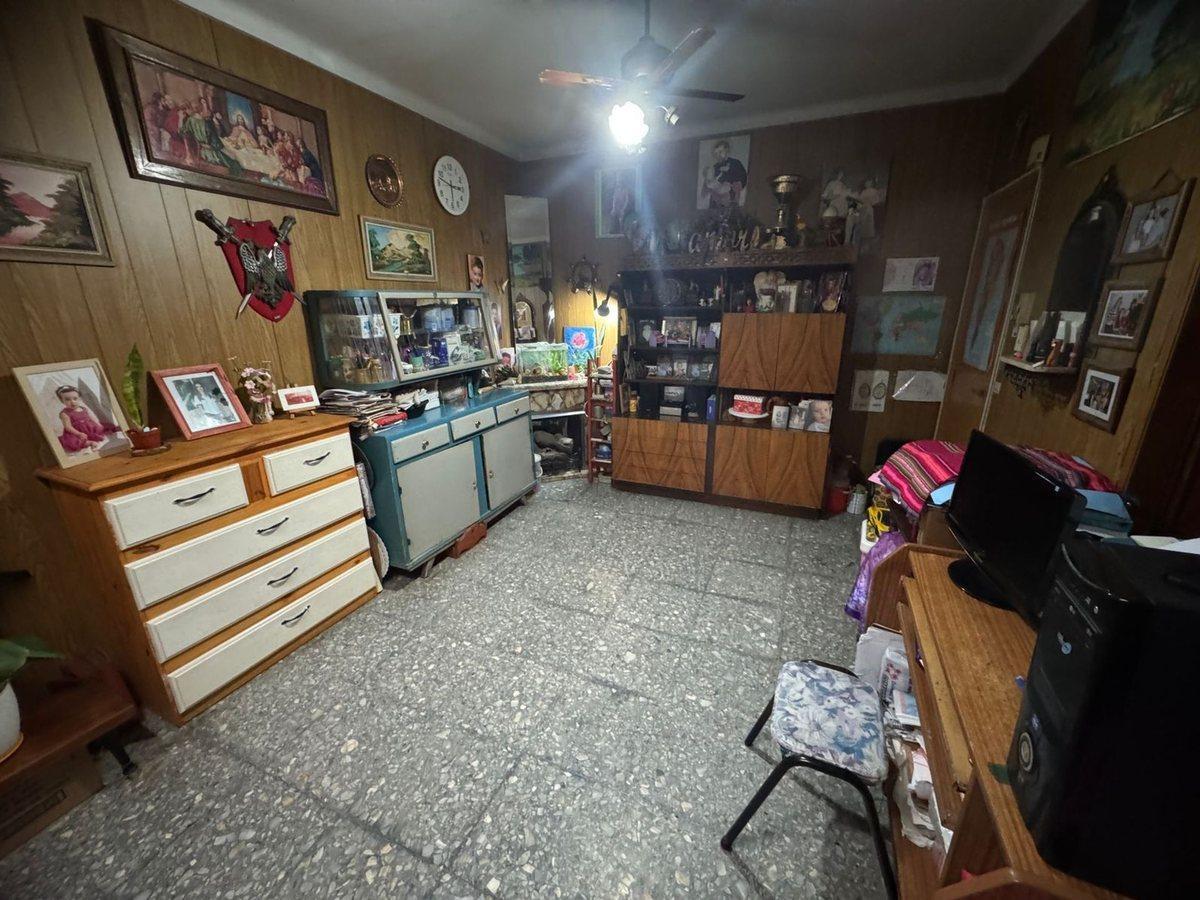 Foto de VENTA CASA 4 AMB EN ITUZAINGO C/COCHERA CUBIERTA, imagen 3
