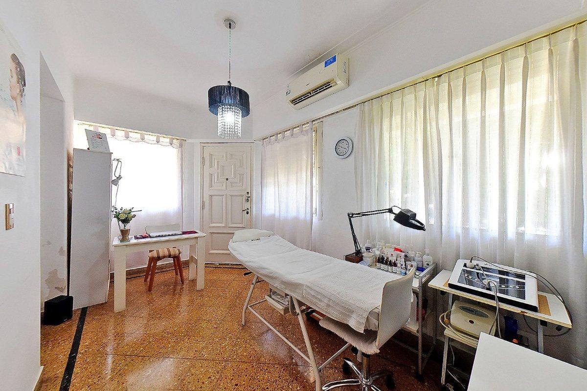 Foto de VENTA CASA 6 AMB ESQUINA C COCHERA SANTOS LUGARES, imagen 1