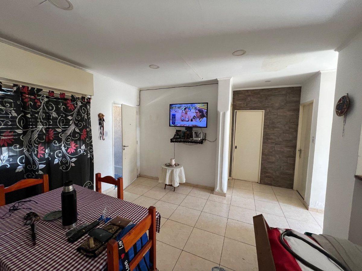 Foto de CASA 3 AMBIENTES RECICLADA EN VENTA – CASTELAR, imagen 4