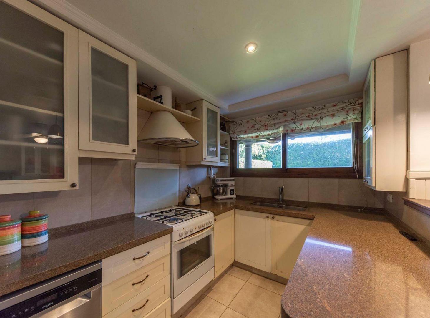 Foto de VENTA CASA 4 AMBIENTES LA ARAUCARIA BELLA VISTA, imagen 2