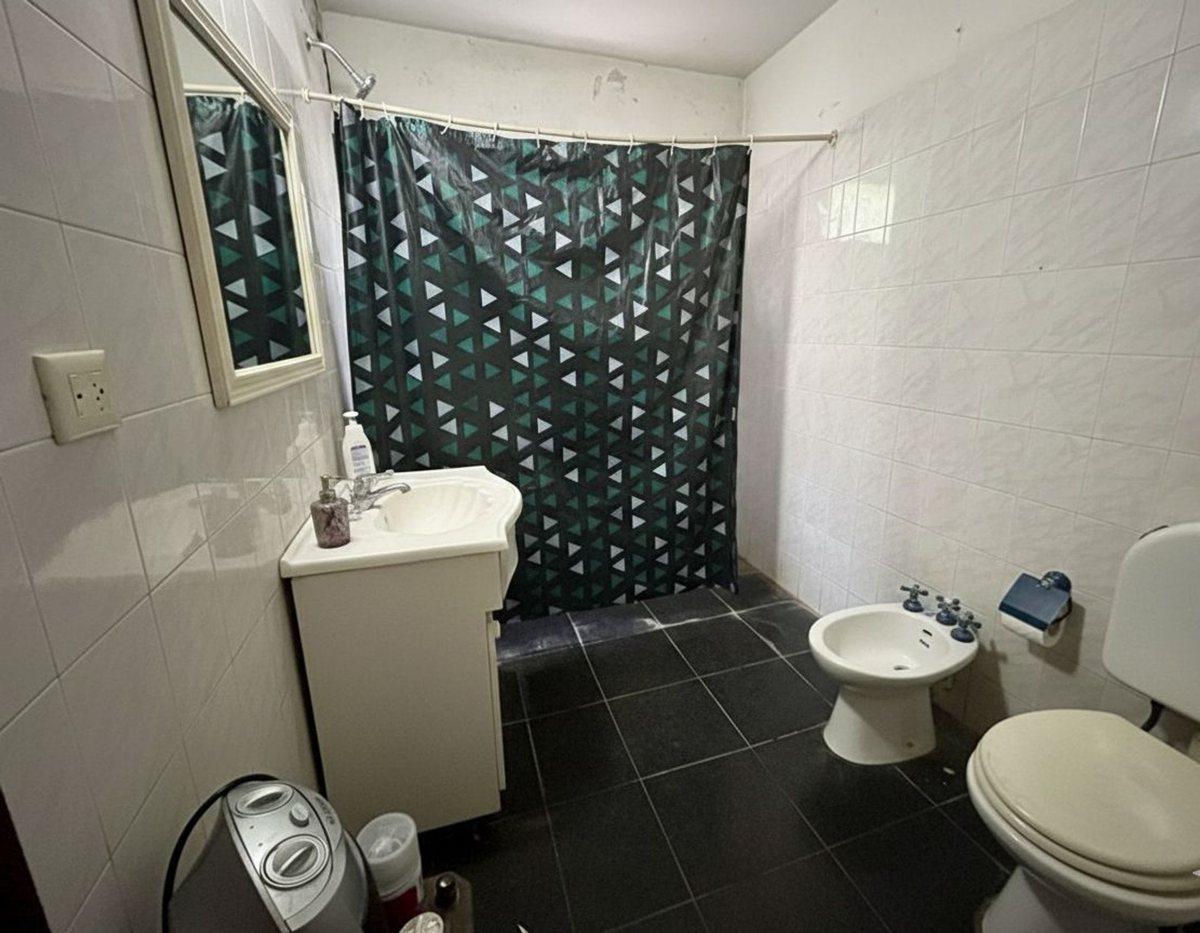 Foto de VENTA/ PERMUTA CASA 4 AMB. CON COCHERA - MORENO, imagen 1