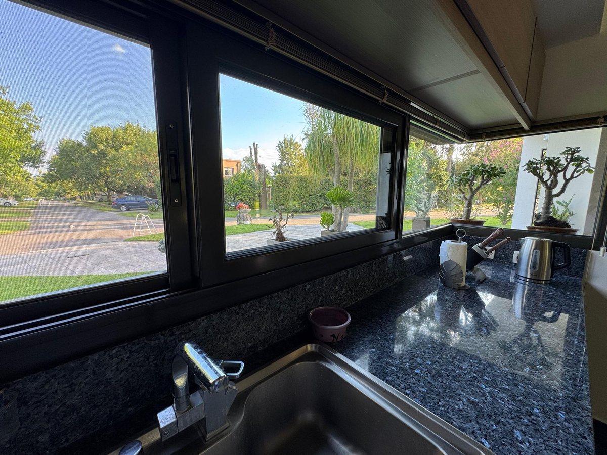 Foto de VENTA CASA 4 AMB. IMPECABLE EN LOS POTRILLOS PILAR, imagen 5