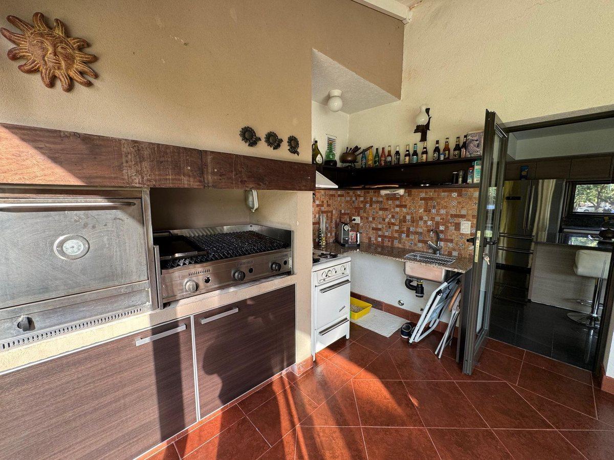 Foto de VENTA CASA 4 AMB. IMPECABLE EN LOS POTRILLOS PILAR, imagen 4
