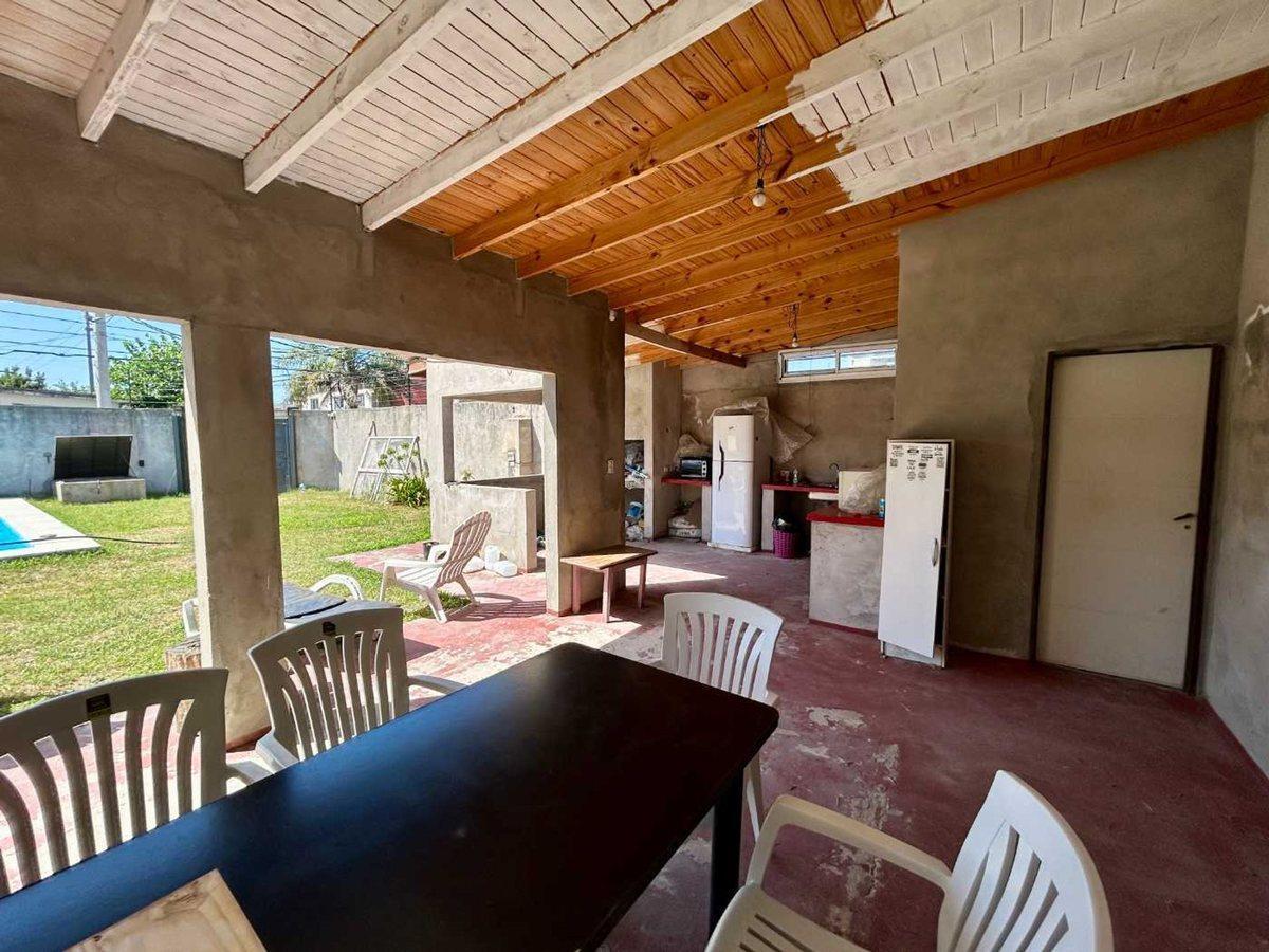 Foto de VENTA LOTE CON QUINCHO Y PISCINA EN HURLINGHAM, imagen 3