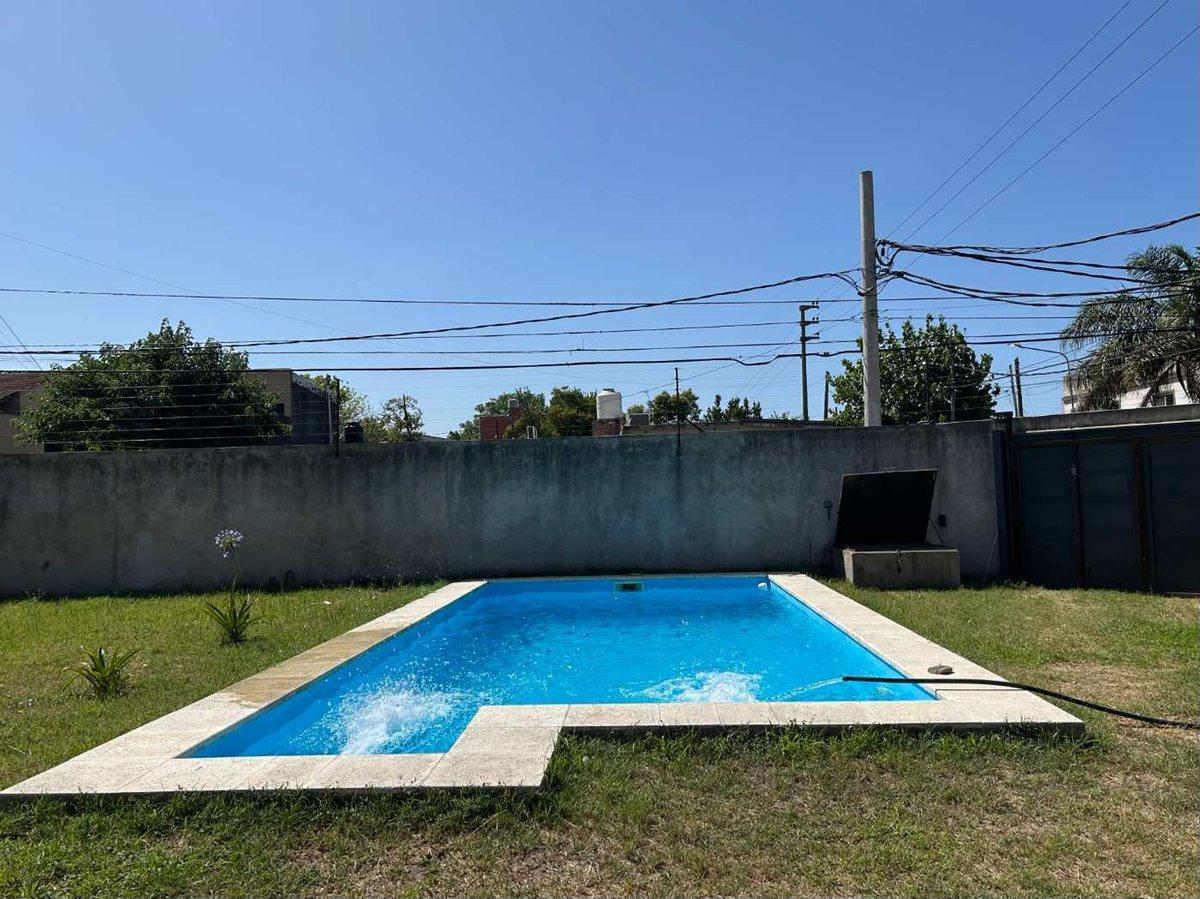 Foto de VENTA LOTE CON QUINCHO Y PISCINA EN HURLINGHAM, imagen 5