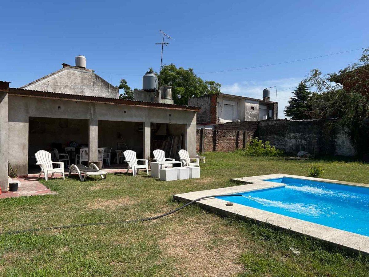 Foto de VENTA LOTE CON QUINCHO Y PISCINA EN HURLINGHAM, imagen 1