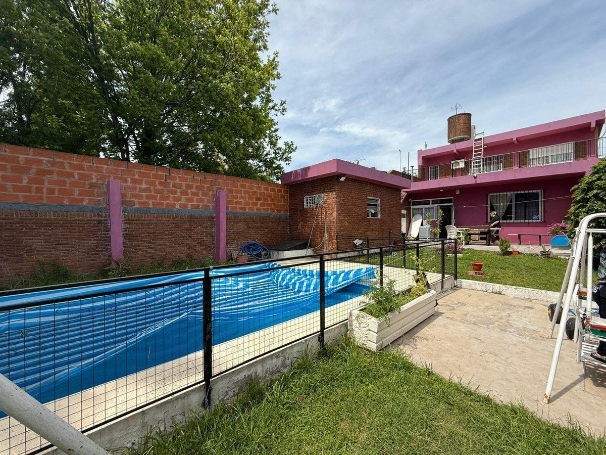 Foto de VENTA CASA 5 AMBIENTES SAN MIGUEL CENTRO. PILETA, imagen 3