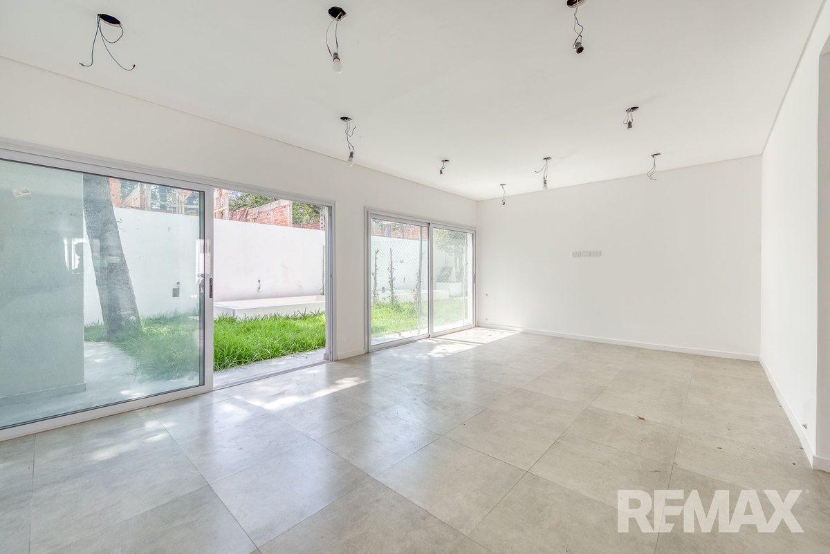 Foto de VENTA TRIPLEX 4 AMBIENTES EN PARQUE LELOIR, imagen 2