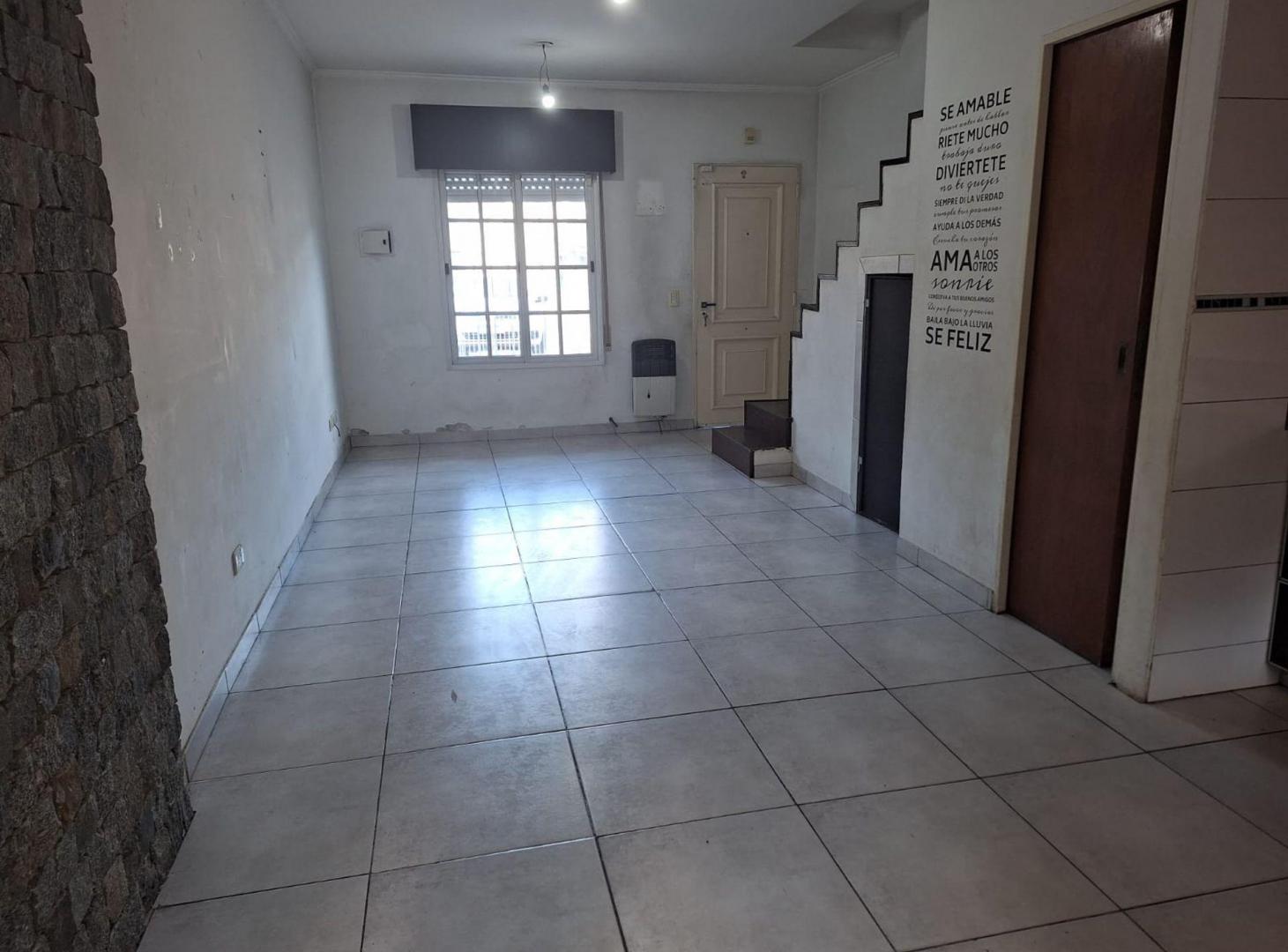 Foto de Alquiler 3 ambientes, cochera y patio, imagen 3