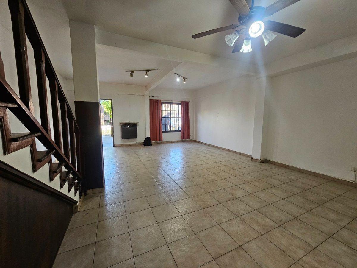 Foto de VENTA CASA 4 AMB PATIO GARAGE 3 AUTOS SAN MIGUEL, imagen 1