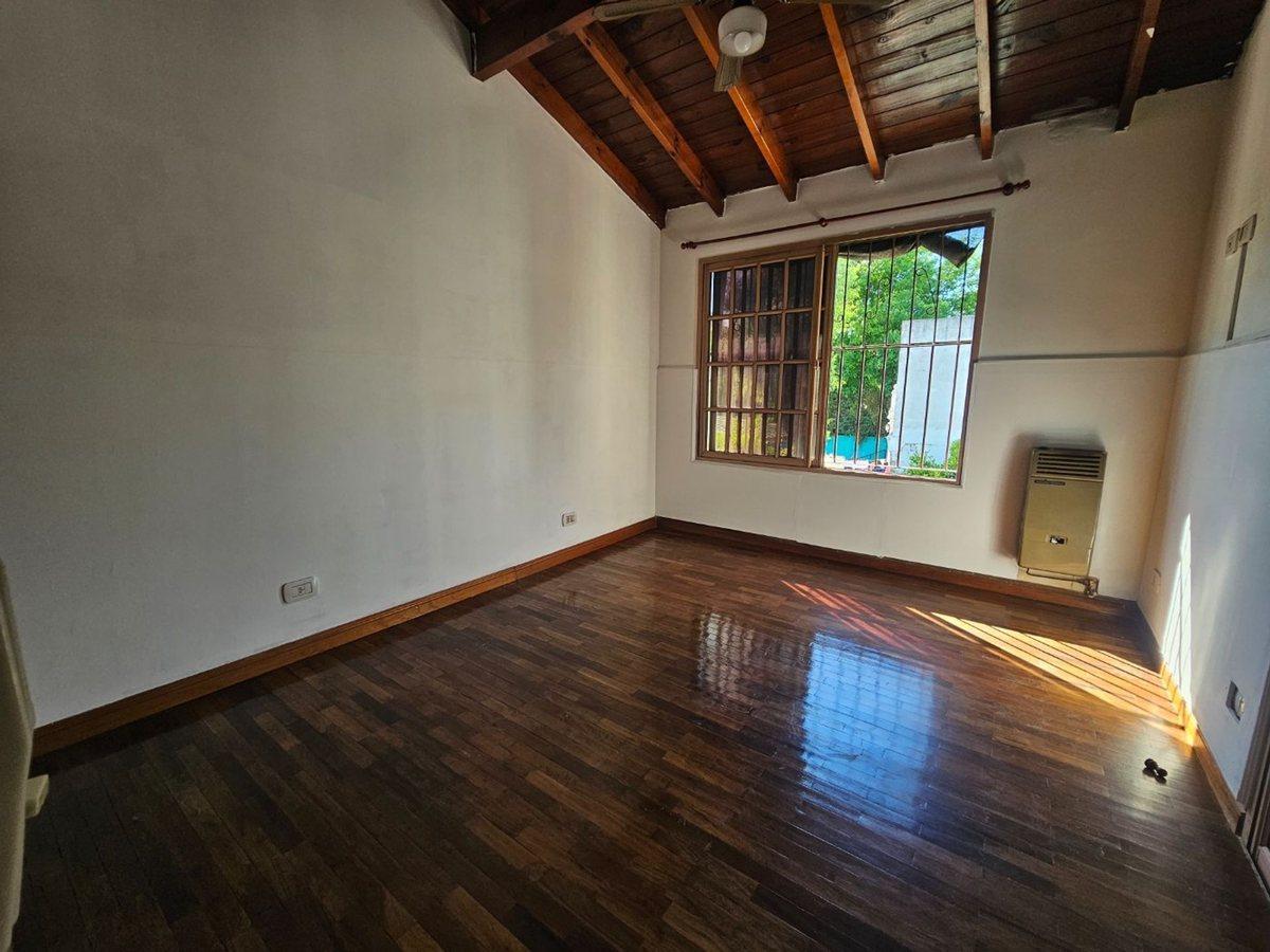Foto de VENTA CASA 4 AMB PATIO GARAGE 3 AUTOS SAN MIGUEL, imagen 2