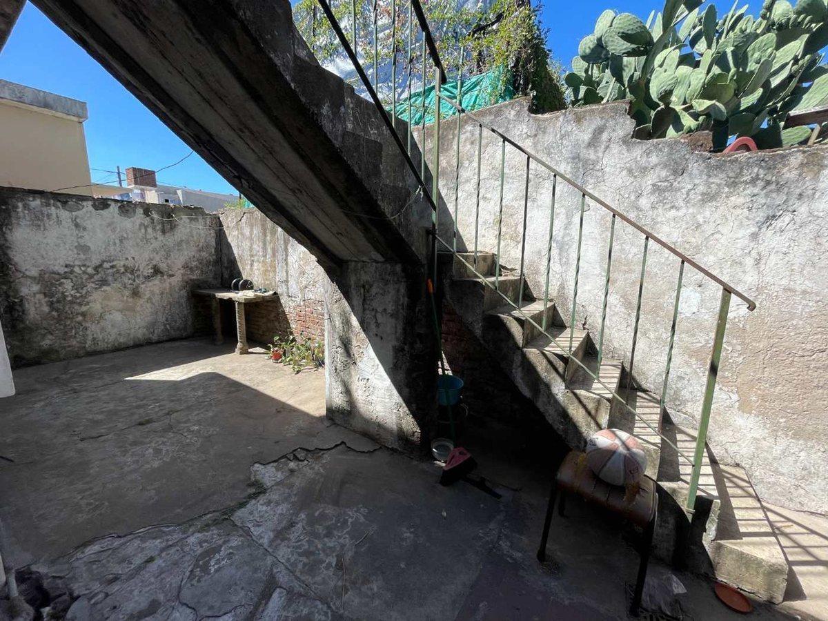 Foto de VENTA CASA Y PH 3 AMB JARDIN MARTIN CORONADO, imagen 2