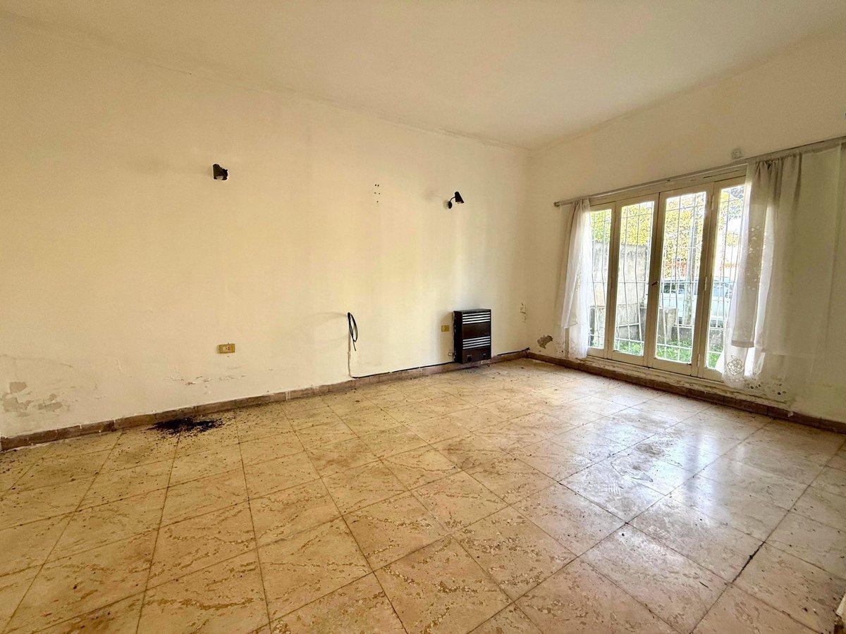 Foto de VENTA DE CASA 4 AMBIENTES APTA CREDITO, imagen 1