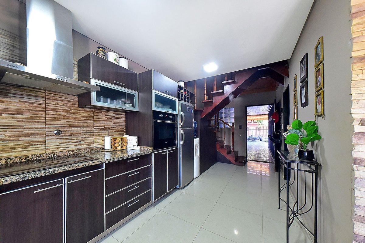 Foto de VENTA CASA 5 AMB COCHERA JARDIN Y PILETA ITUZAINGO, imagen 2