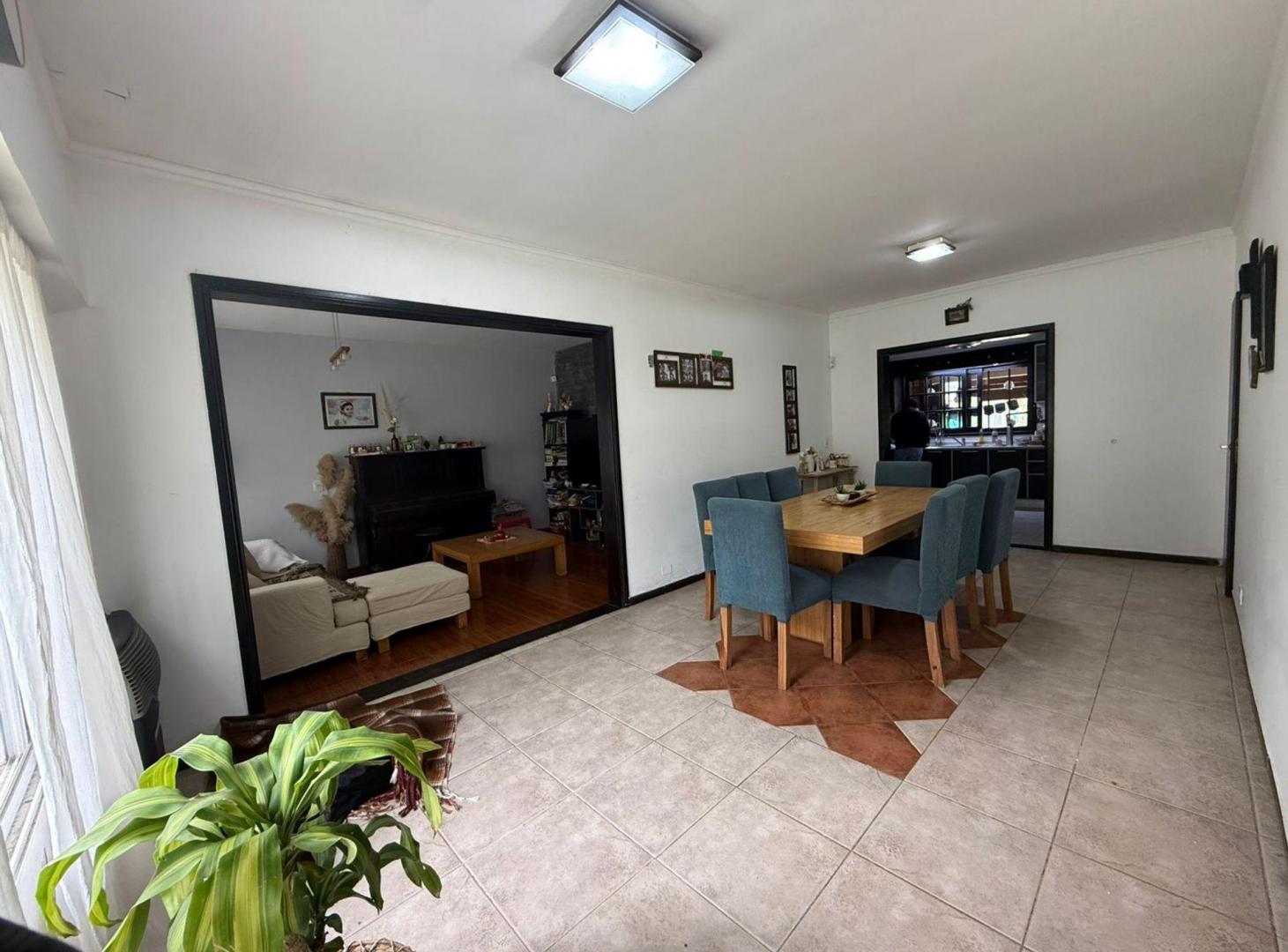 Foto de VENTA CASA 4 AMB C/PILETA APTA CREDITO DEL VISO, imagen 1