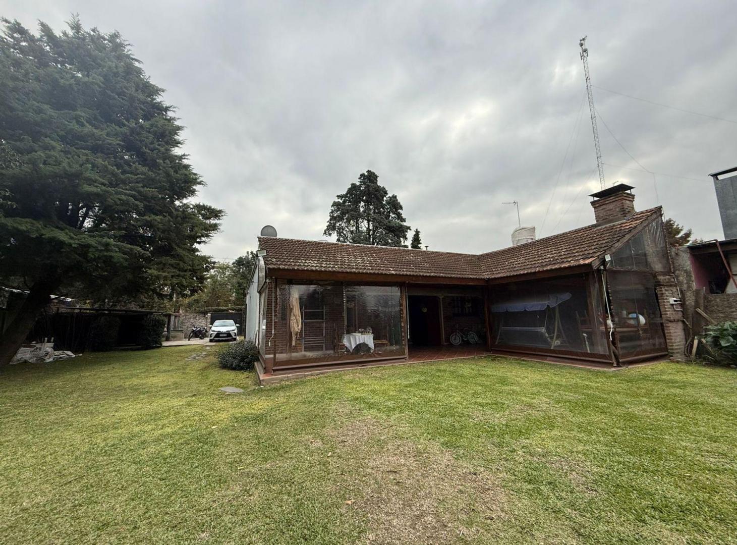Foto de VENTA CASA 4 AMB C/PILETA APTA CREDITO DEL VISO, imagen 2