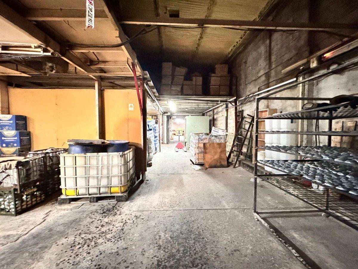 Foto de VENTA DEPOSITO GALPÓN CON VESTUARIOS ITUZAINGO, imagen 5
