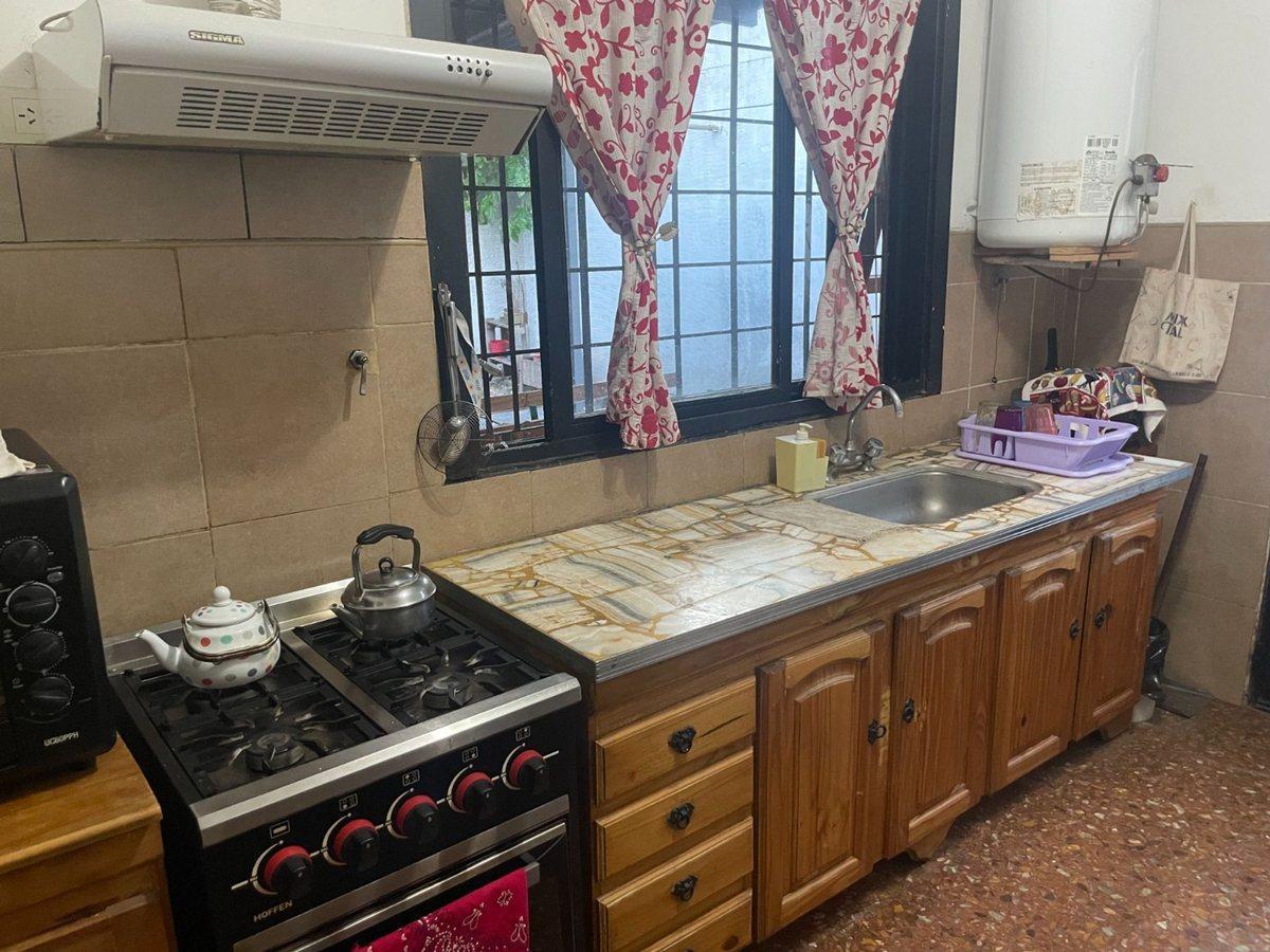 Foto de VENTA 2 CASAS EN UN LOTE OPORTUNIDAD! HURLINGHAM., imagen 2