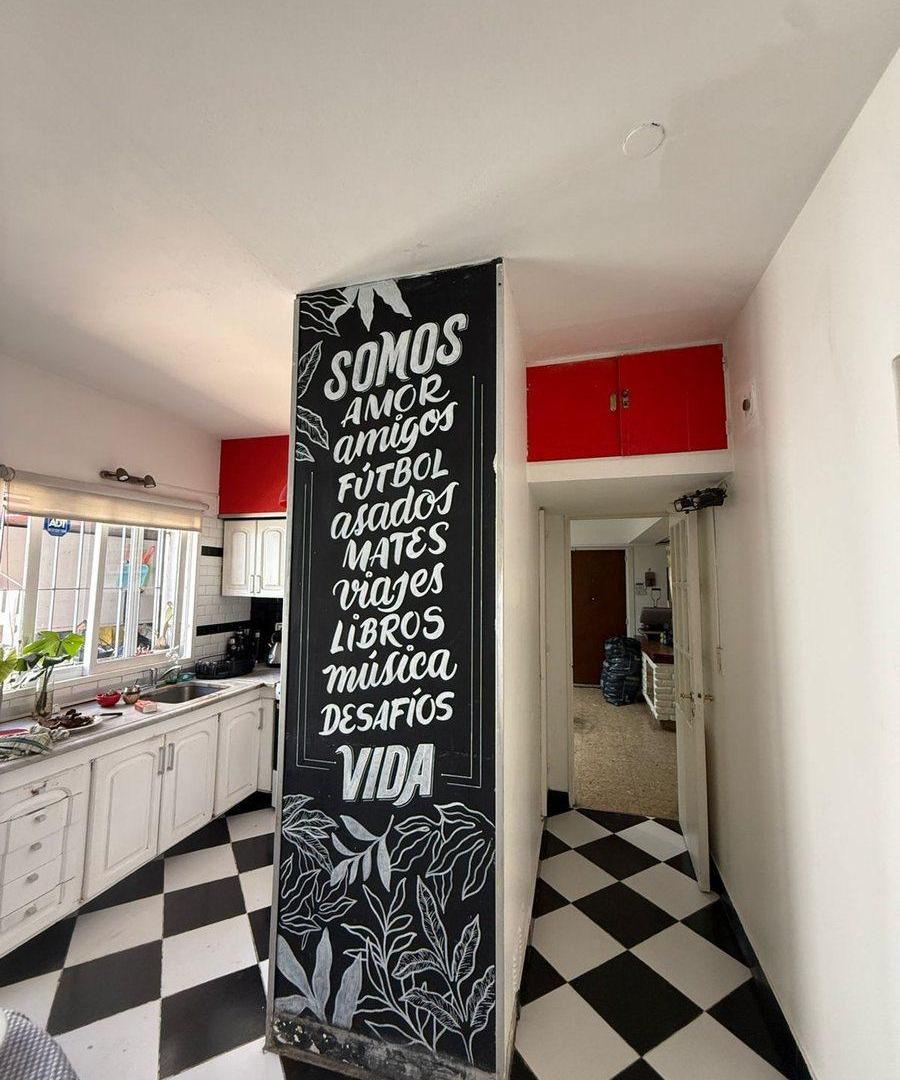 Foto de VENTA CASA 5 AMB CON QUINCHO Y PILETA-CASTELAR SUR, imagen 2