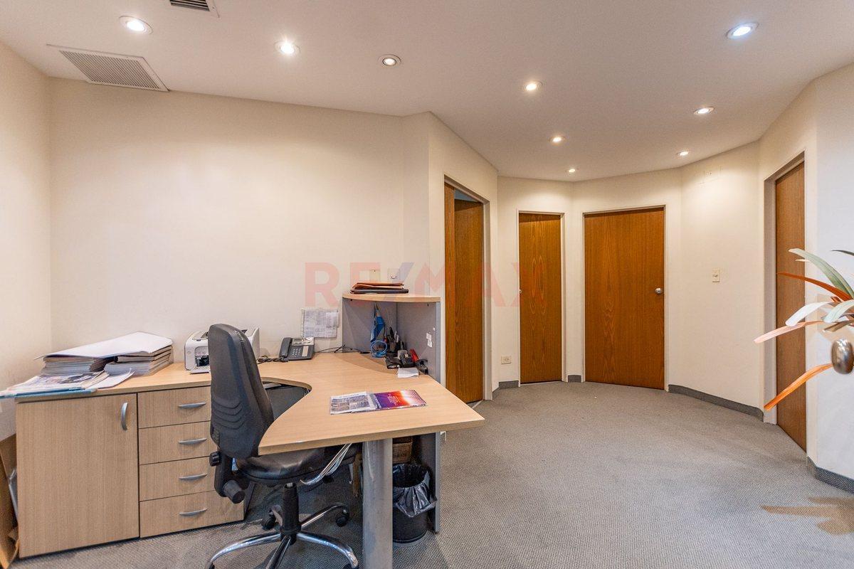 Foto de Venta Oficinas 600 m2 FINANCIACIÓN 50% - Monserrat, imagen 1