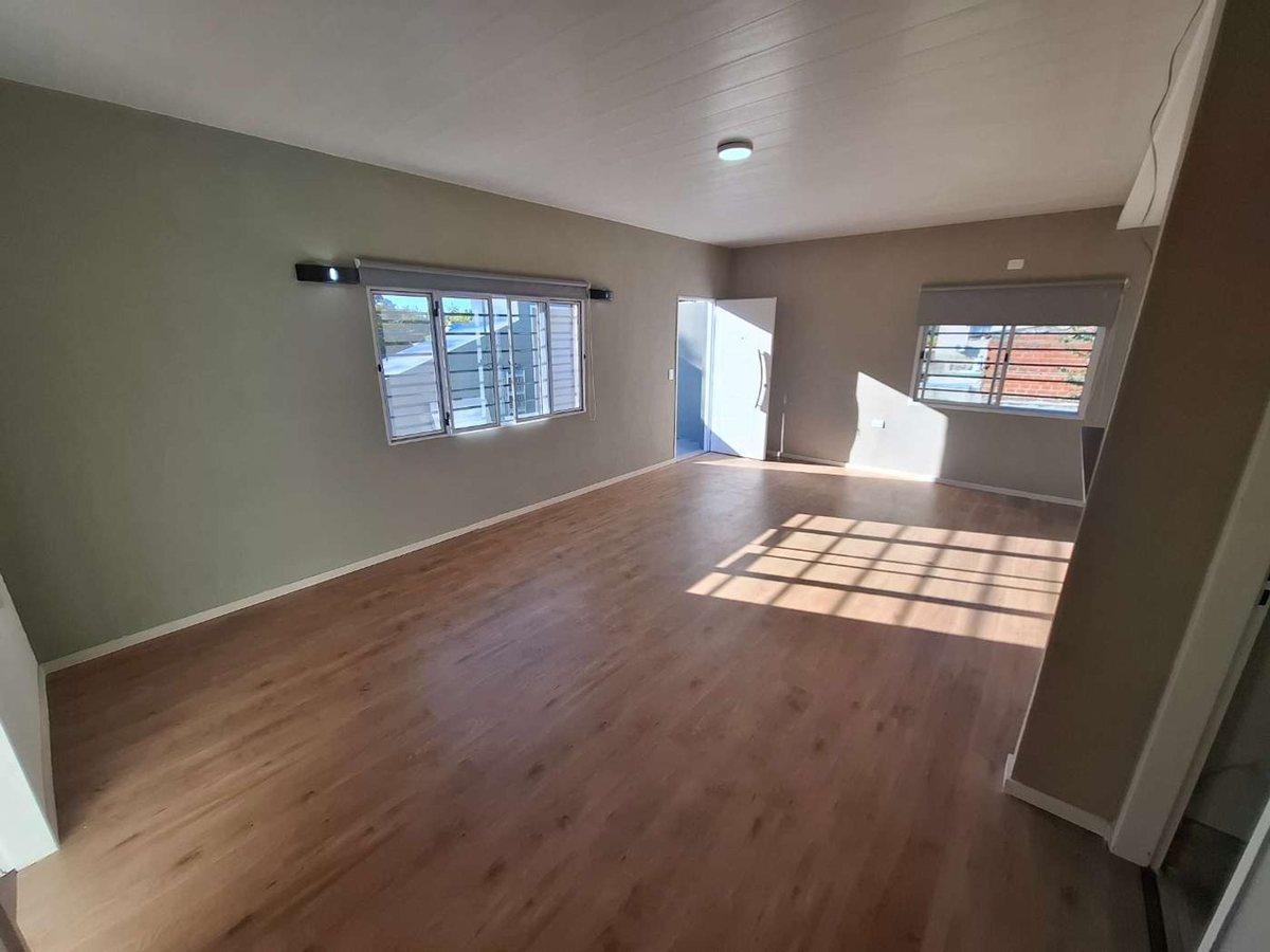 Foto de VENTA BLOQUE LOCAL + DEPTO 3 AMB A ESTRENAR J C P, imagen 2