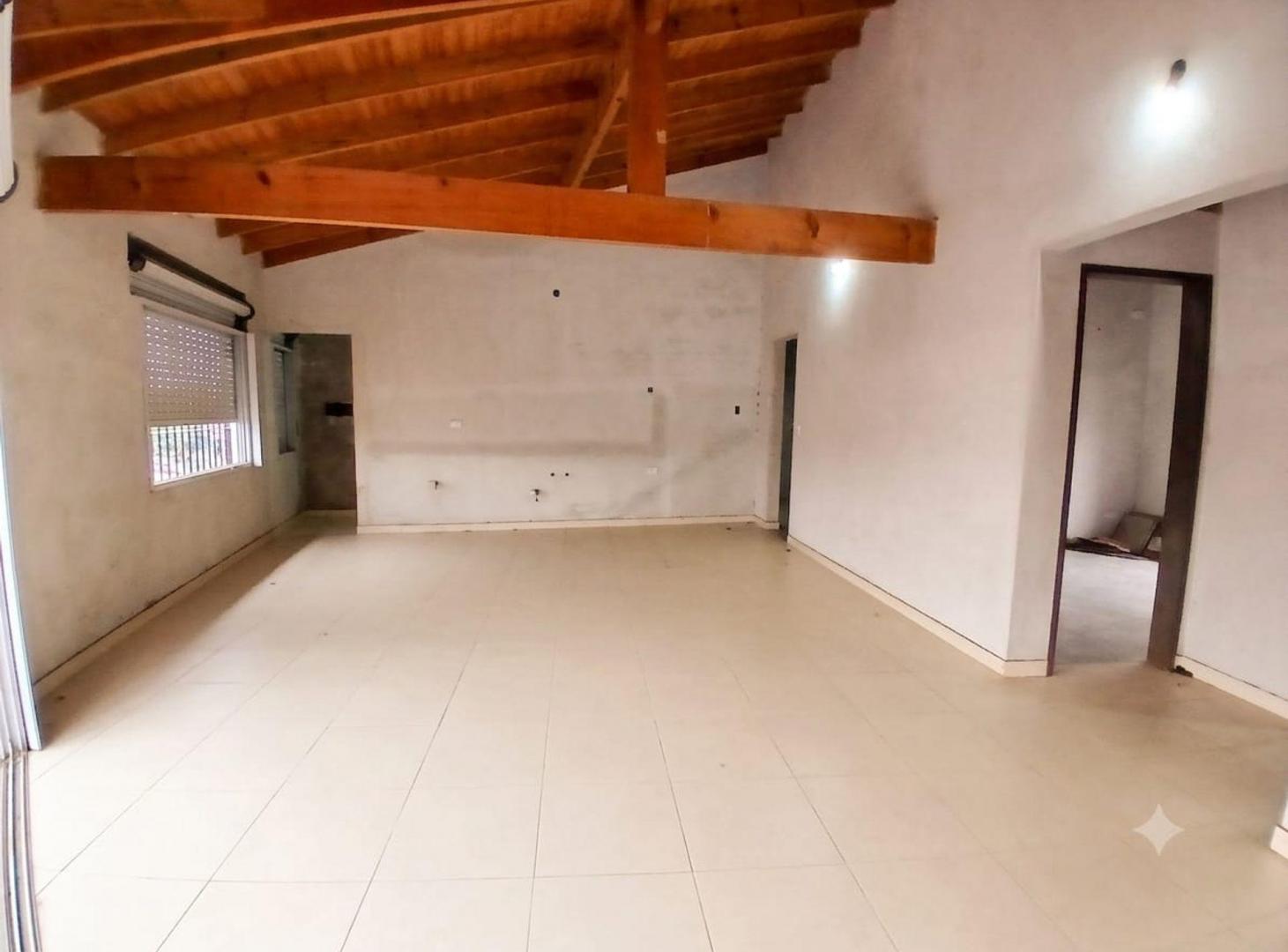 Foto de VENTA CASA CON DOS LOCALES Y DEPTO LAFERRERE, imagen 4