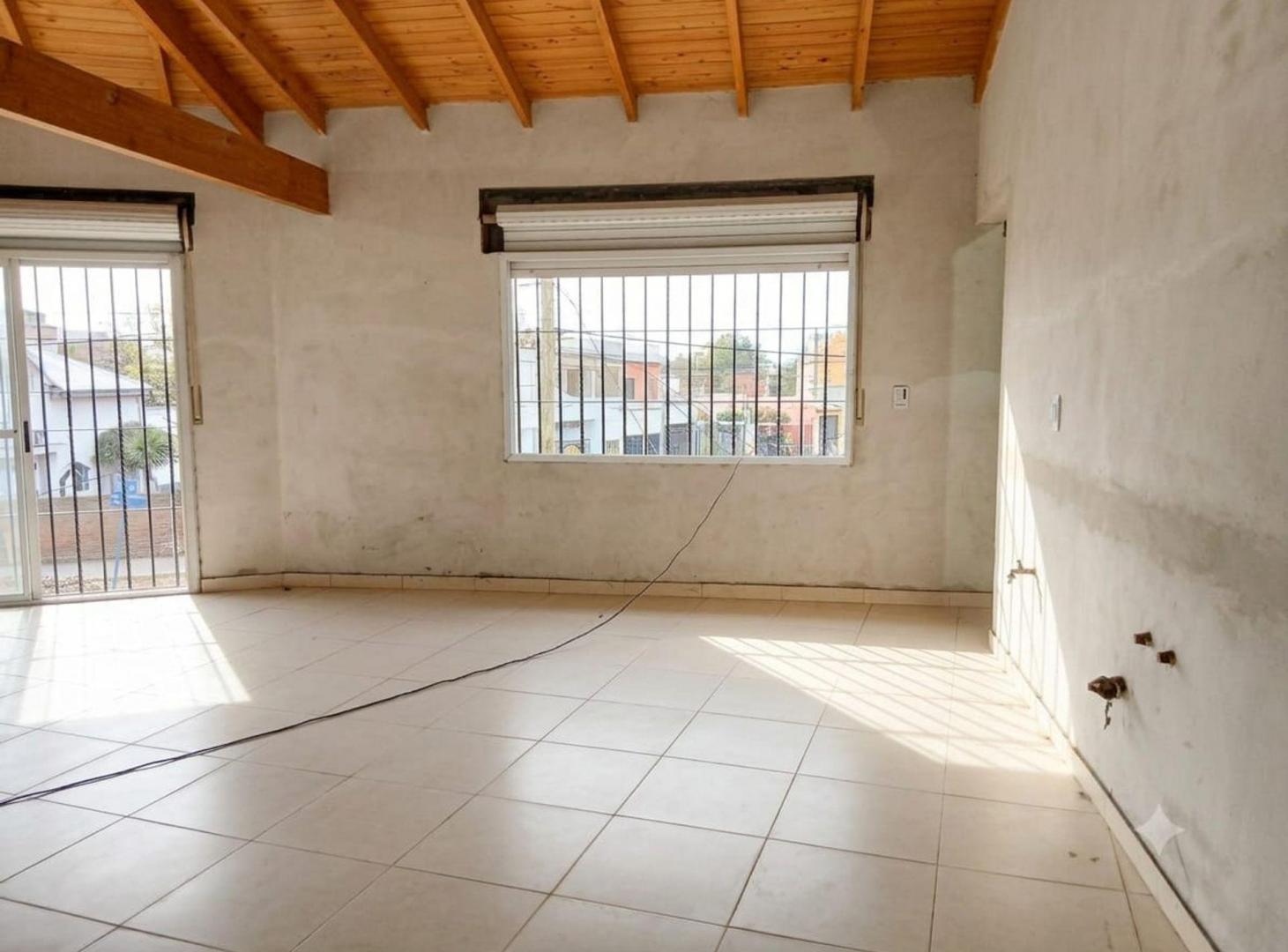 Foto de VENTA CASA CON DOS LOCALES Y DEPTO LAFERRERE, imagen 5