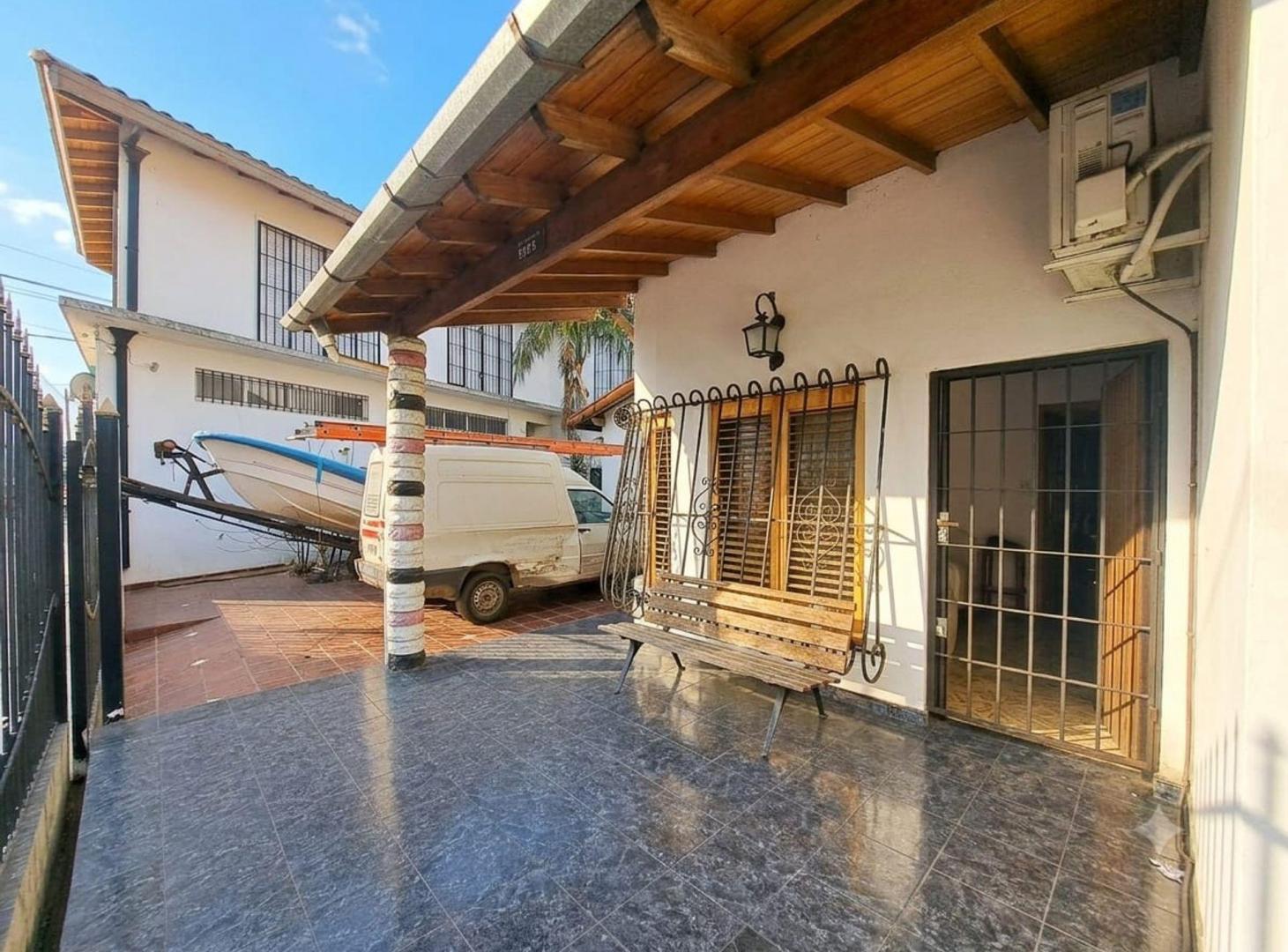 Foto de VENTA CASA CON DOS LOCALES Y DEPTO LAFERRERE, imagen 1