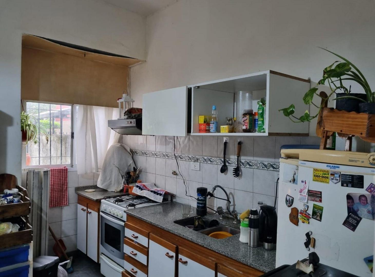 Foto de VENTA 2 CASAS 4 Y 3 AMB. PATIO COCH. LUZURIAGA, imagen 2