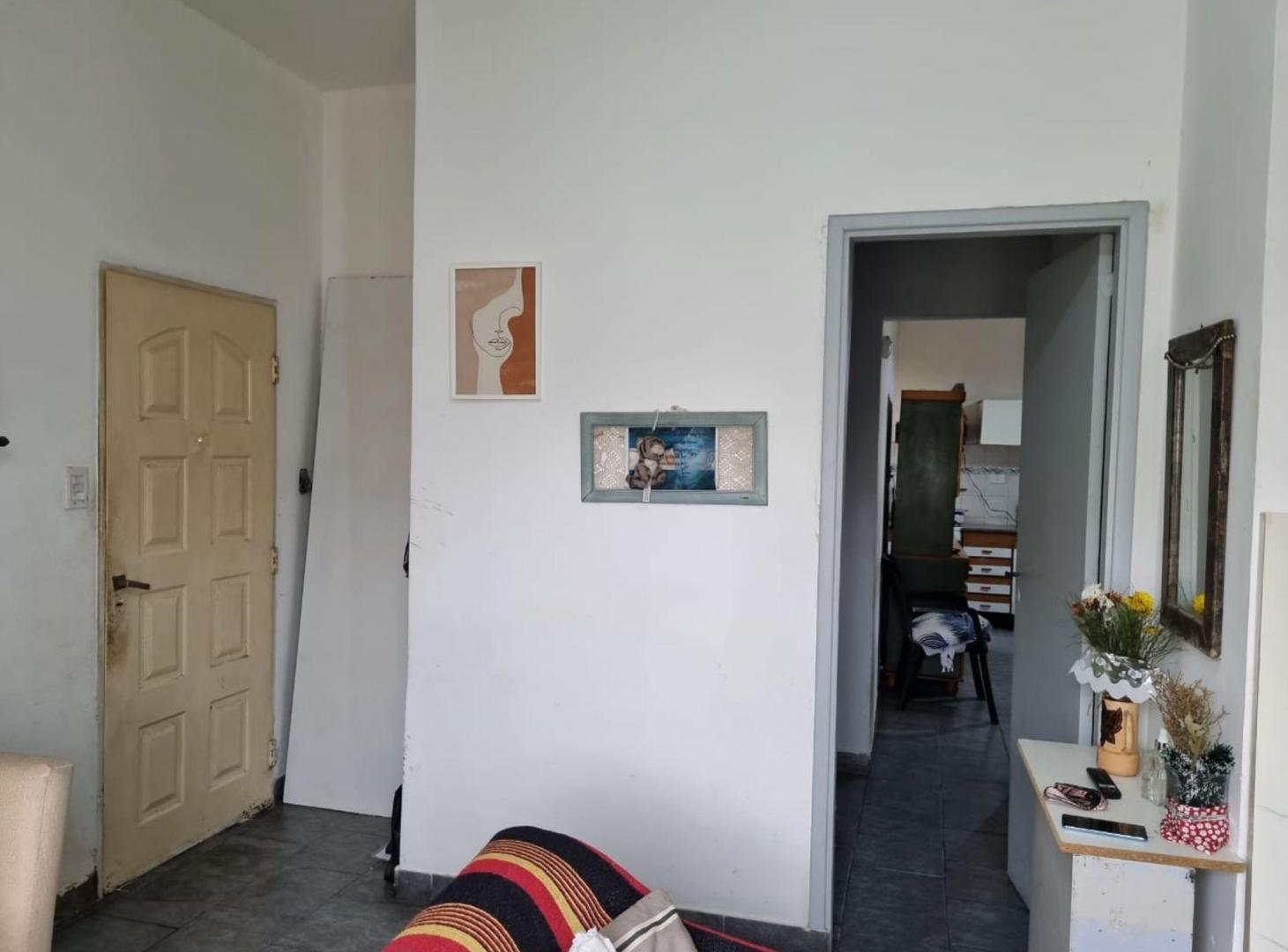 Foto de VENTA 2 CASAS 4 Y 3 AMB. PATIO COCH. LUZURIAGA, imagen 1