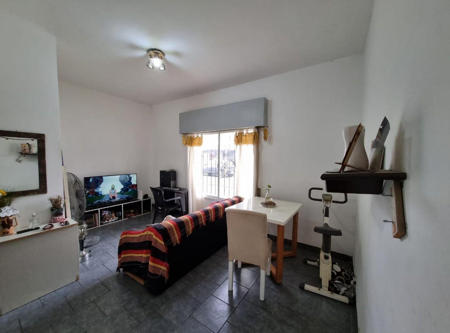 Foto de VENTA 2 CASAS 4 Y 3 AMB. PATIO COCH. LUZURIAGA, imagen 5