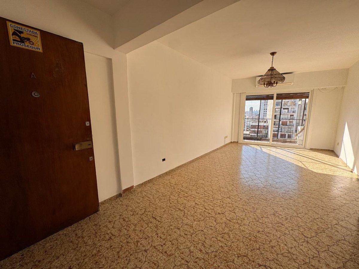 Foto de VENTA DEPARTAMENTO 4 AMB BALCON AVELLANEDA PERMUTA, imagen 5