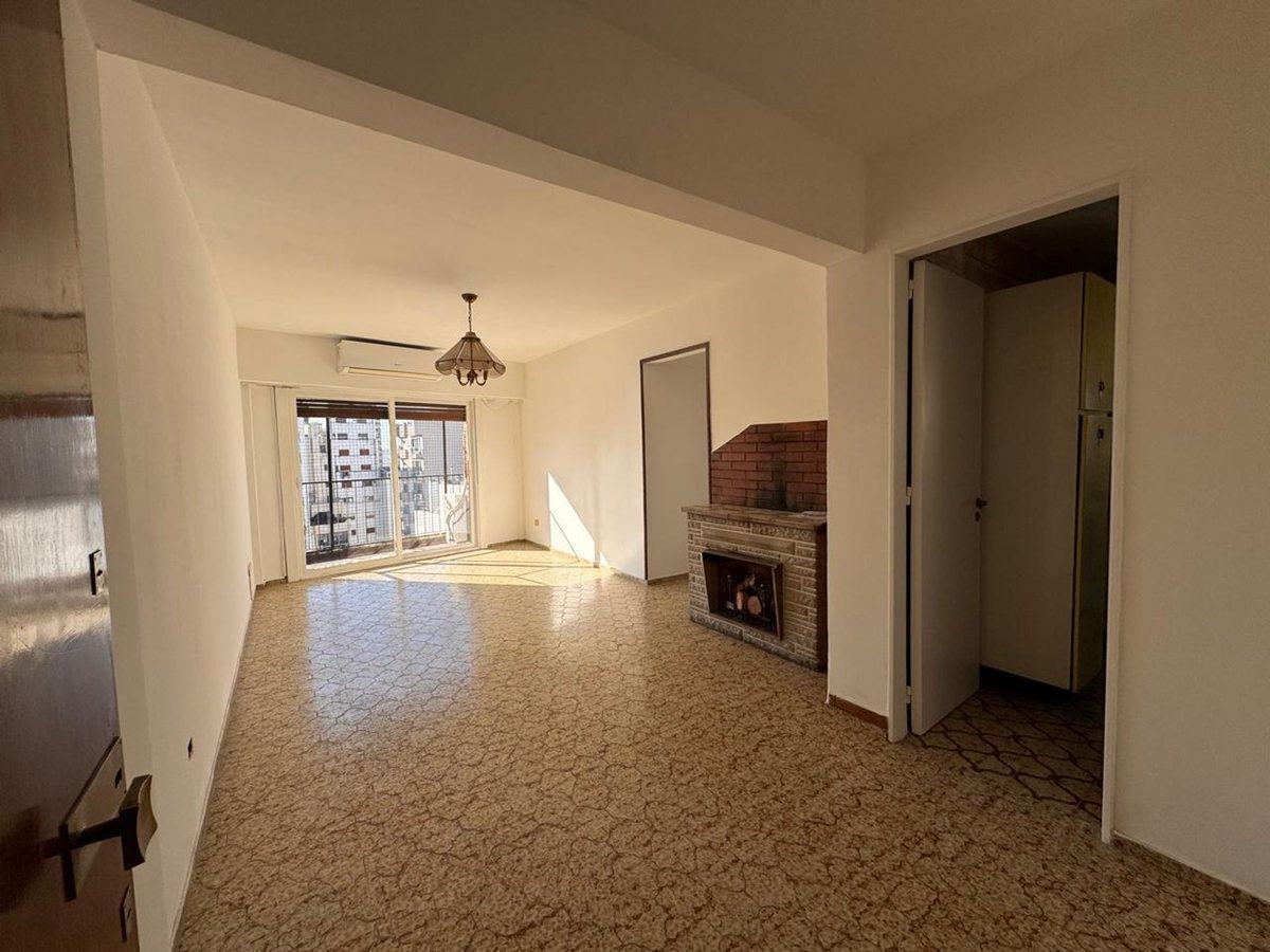 Foto de VENTA DEPARTAMENTO 4 AMB BALCON AVELLANEDA PERMUTA, imagen 3