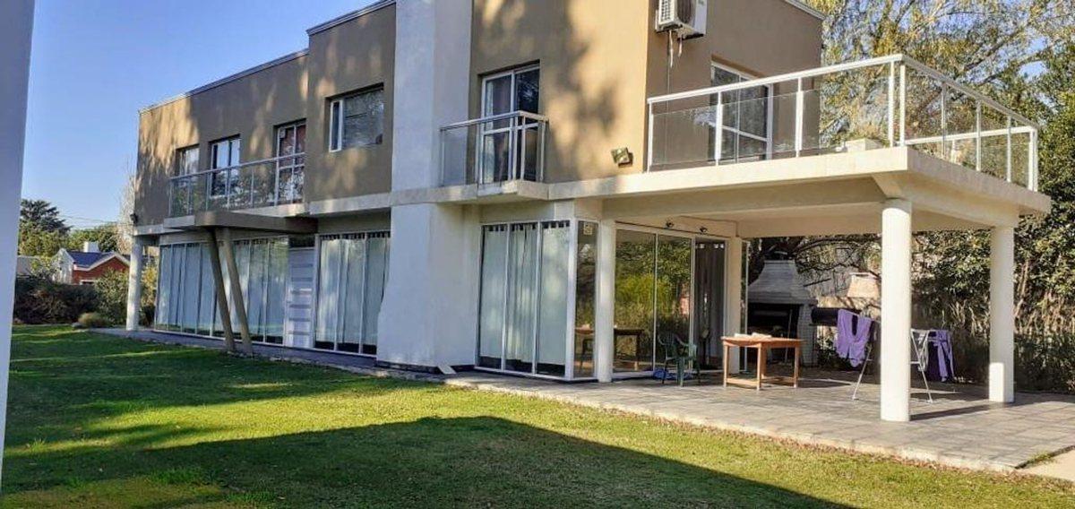 Foto de VENTA CASA 4 AMB. EN GRAL RODRIGUEZ - LOTE 1728 M2, imagen 1