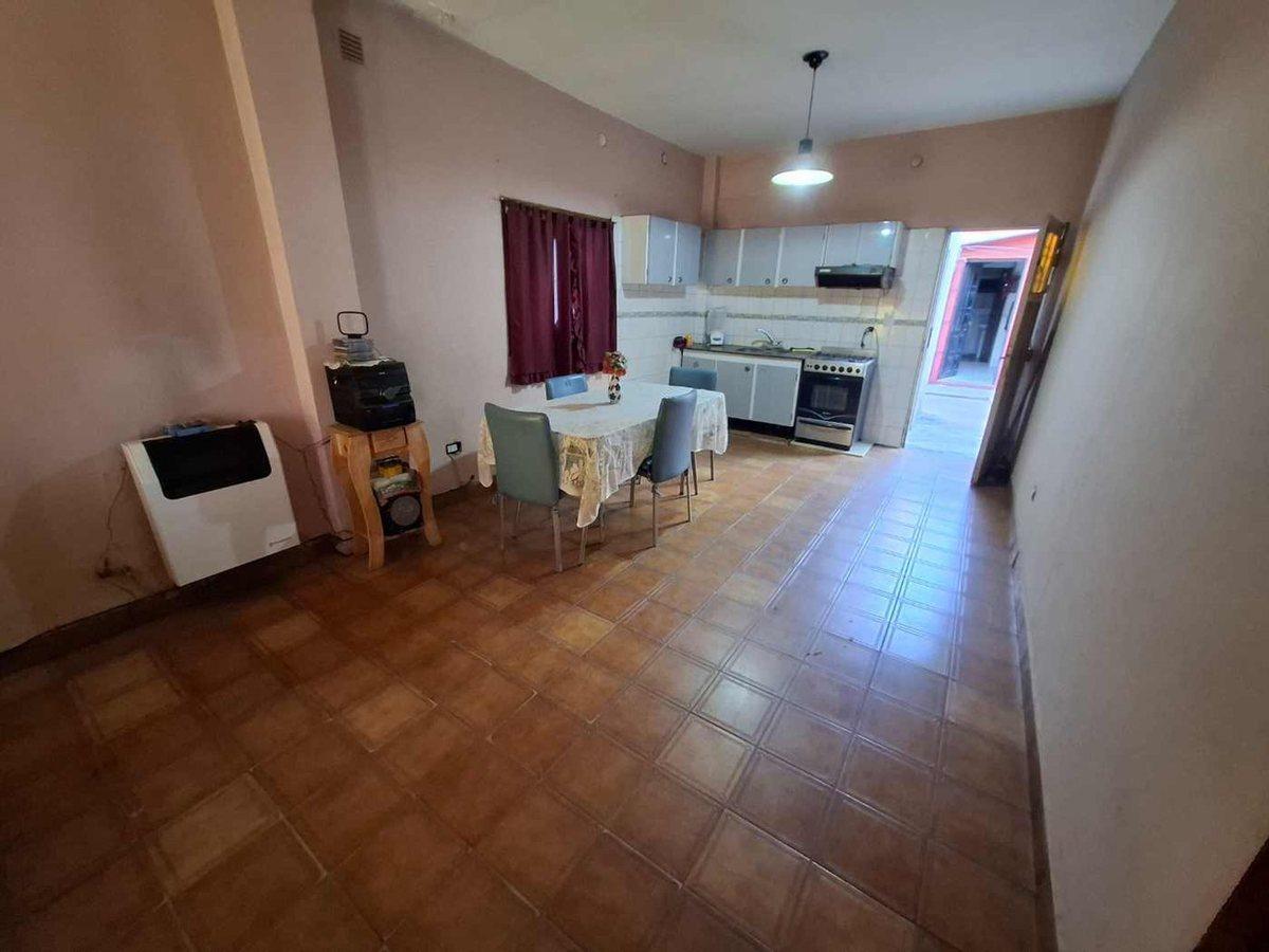 Foto de VENTA CASA 3 AMBIENTES COCHERA MAS DEPARTAMENTO, imagen 1