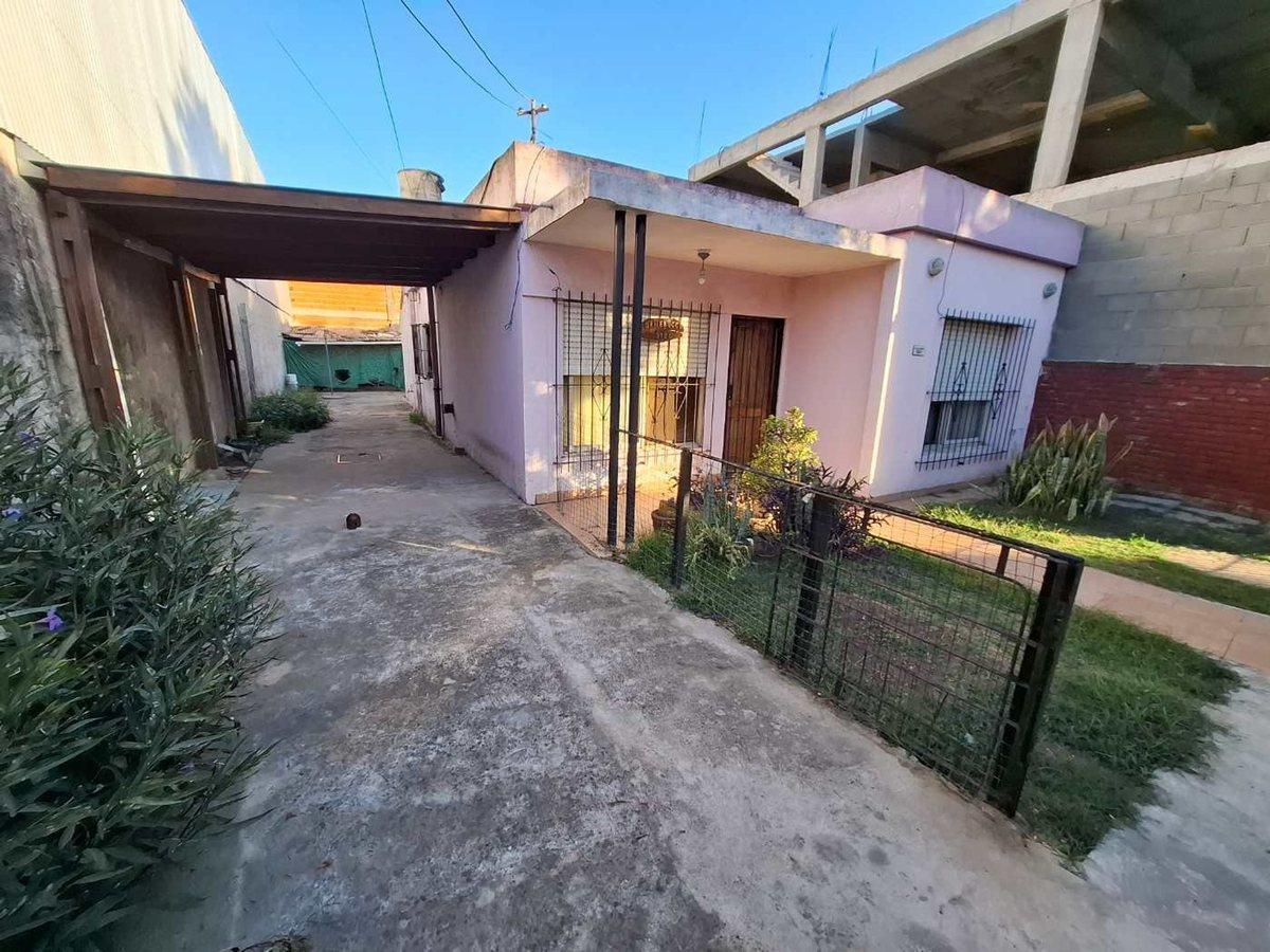 Foto de VENTA CASA 3 AMBIENTES COCHERA MAS DEPARTAMENTO, imagen 2