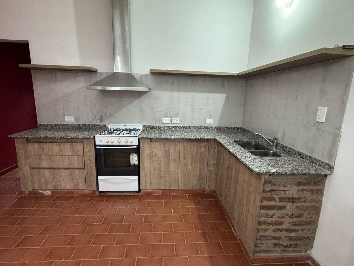 Foto de VENTA CASA 4 AMB CON PATIO Y COCHERA EN ITUZAINGO, imagen 2