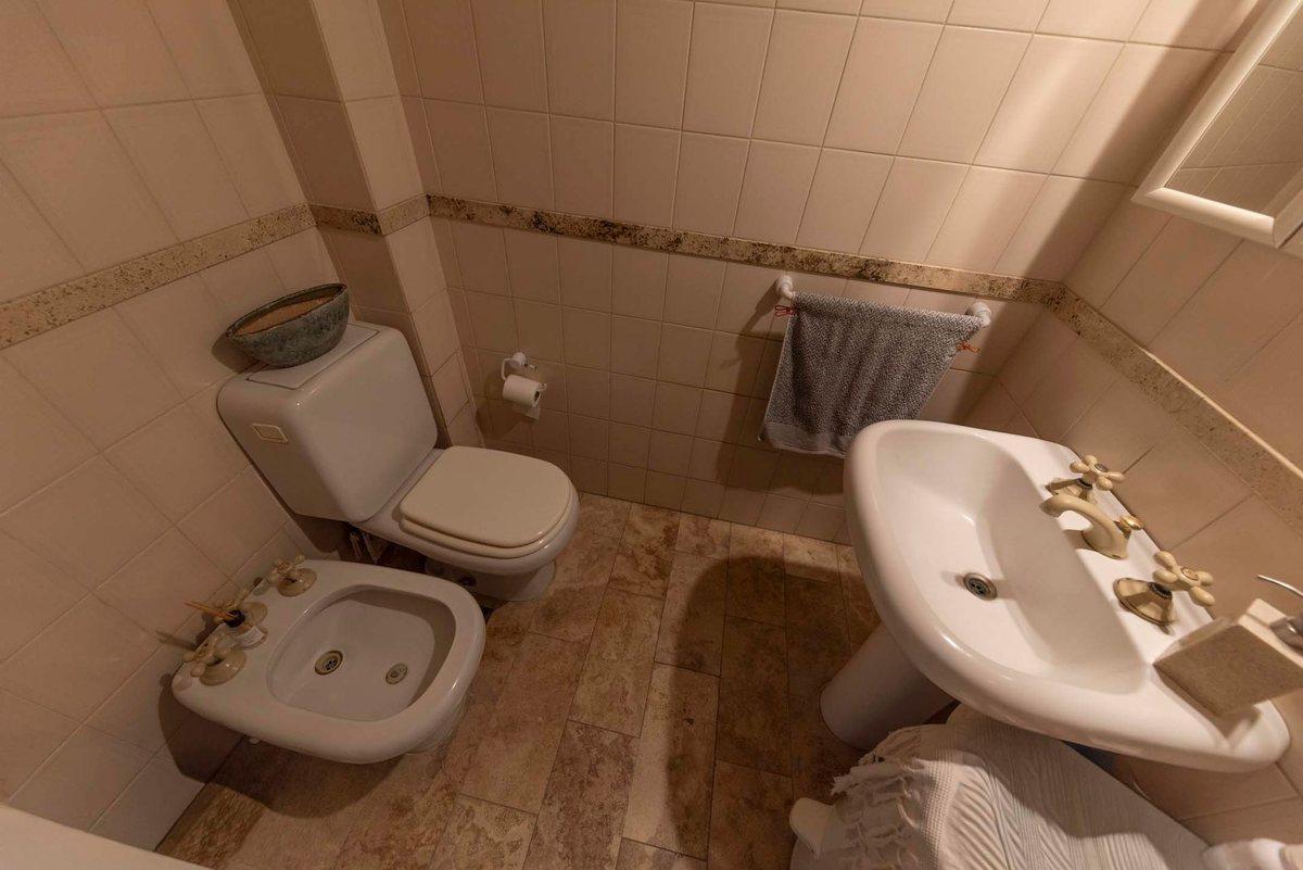 Foto de VENTA CASA HURLINGHAM 4 DORM GRAN LOTE B. INGLES, imagen 1