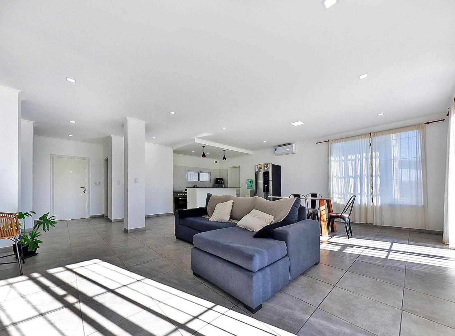Foto de VENTA CASA NUEVA 4 AMB LUJAN HOSTERIA LOTE 1000 M, imagen 4