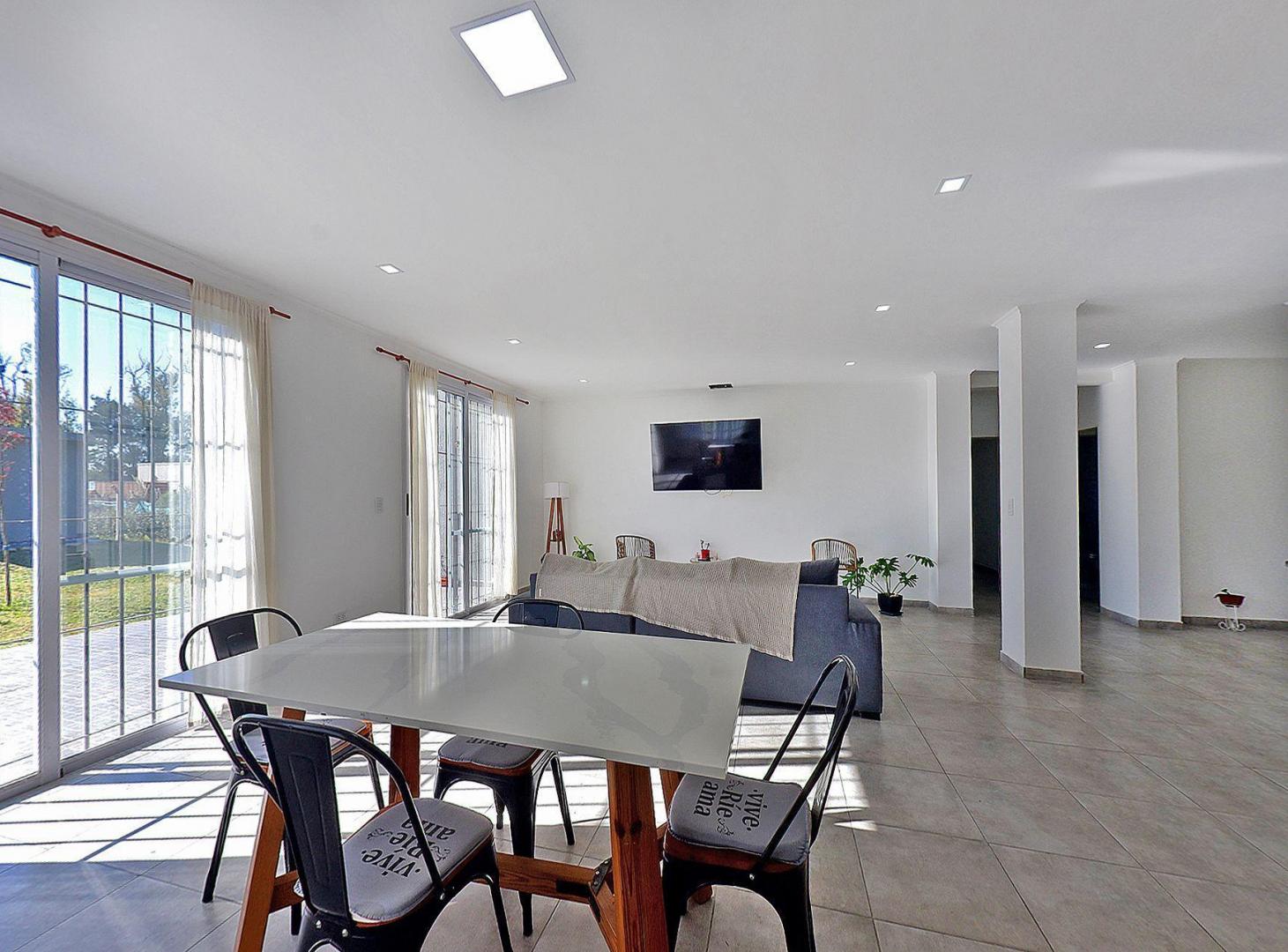 Foto de VENTA CASA NUEVA 4 AMB LUJAN HOSTERIA LOTE 1000 M, imagen 1