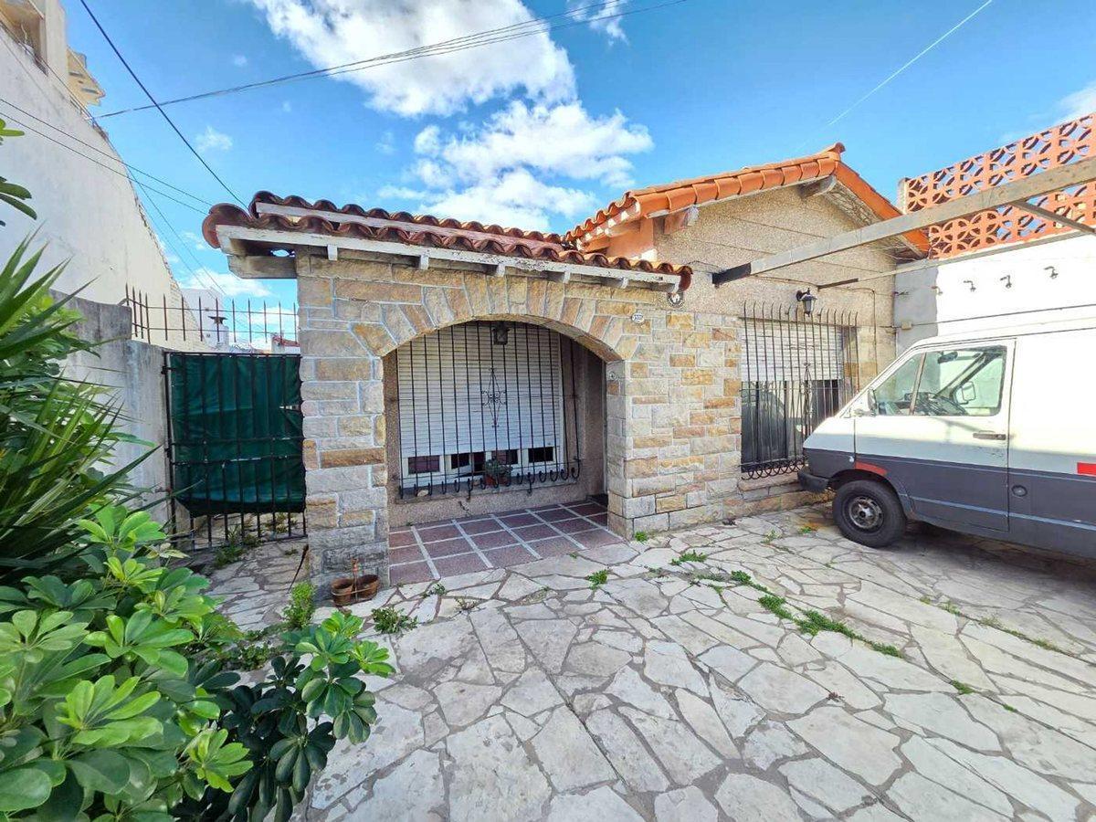 Foto de Venta PH tipo casa 3 Ambientes San Justo con renta, imagen 1