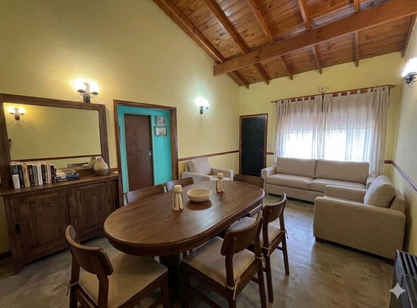 Foto de VENTA CASA 3 AMB COCHERA Y PILETA EN V. DE MAYO, imagen 4